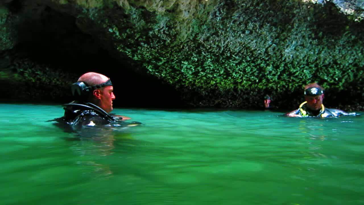 view in ang thong cave